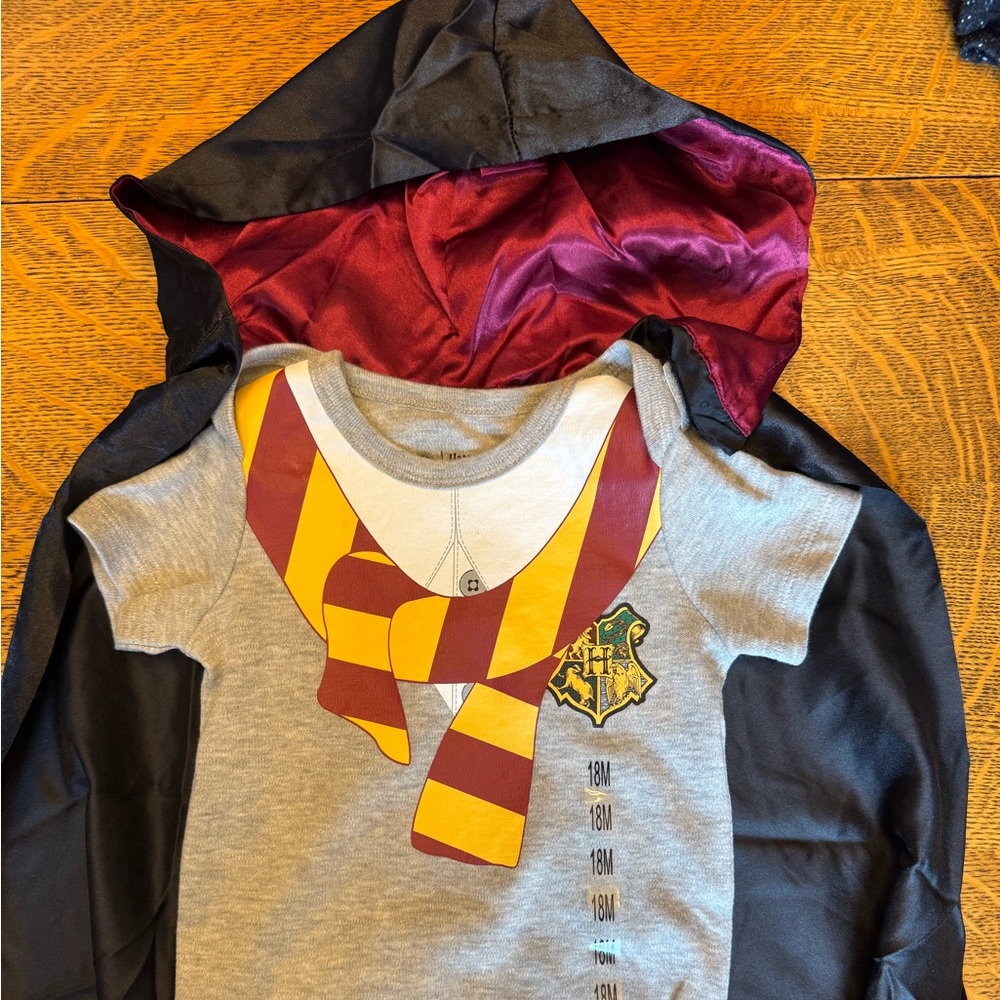 Harry Potter official Gryffindor t-shirt costume with cape 18 months